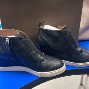 Felicia-L BLK PERFORATED NAPPA